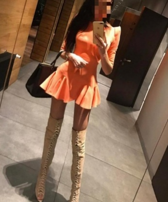 Очаровательная дама с загадочными глазами и стройной фигурой приглашает в свои апартаменты и готова рассказать тебе свои самые интимные секреты. Позвони, чтобы узнать больше! 4199, 29 лет